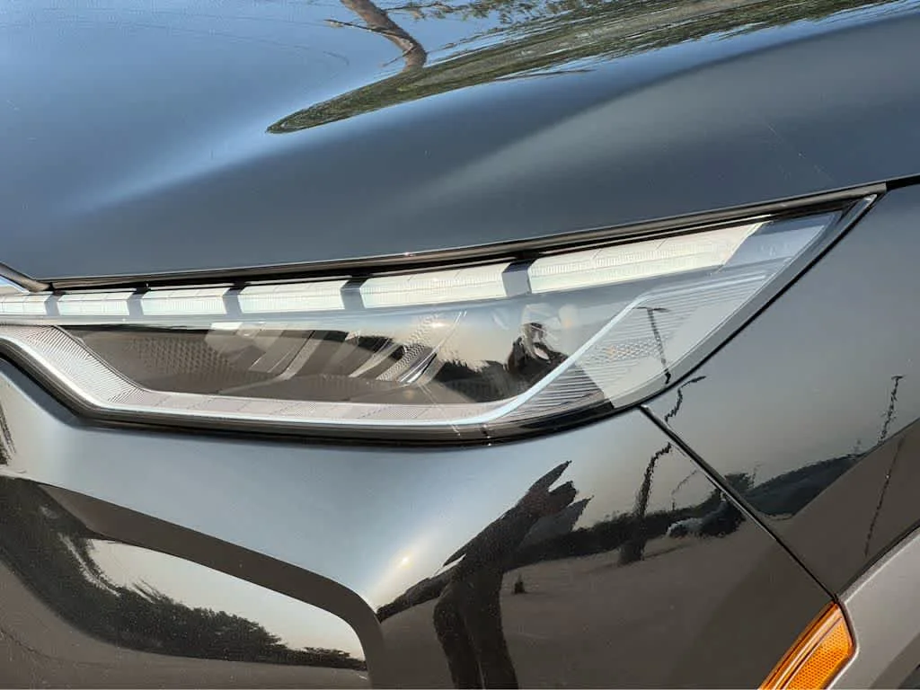 New 2027 HARBOR GRAY INFINITI Luxe FWD image 5
