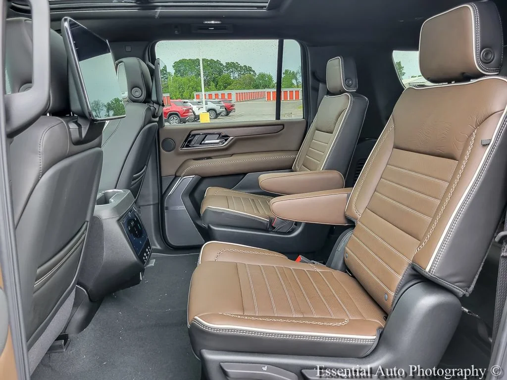 2026 GMC Yukon XL Denali Ultimate - Photo 10