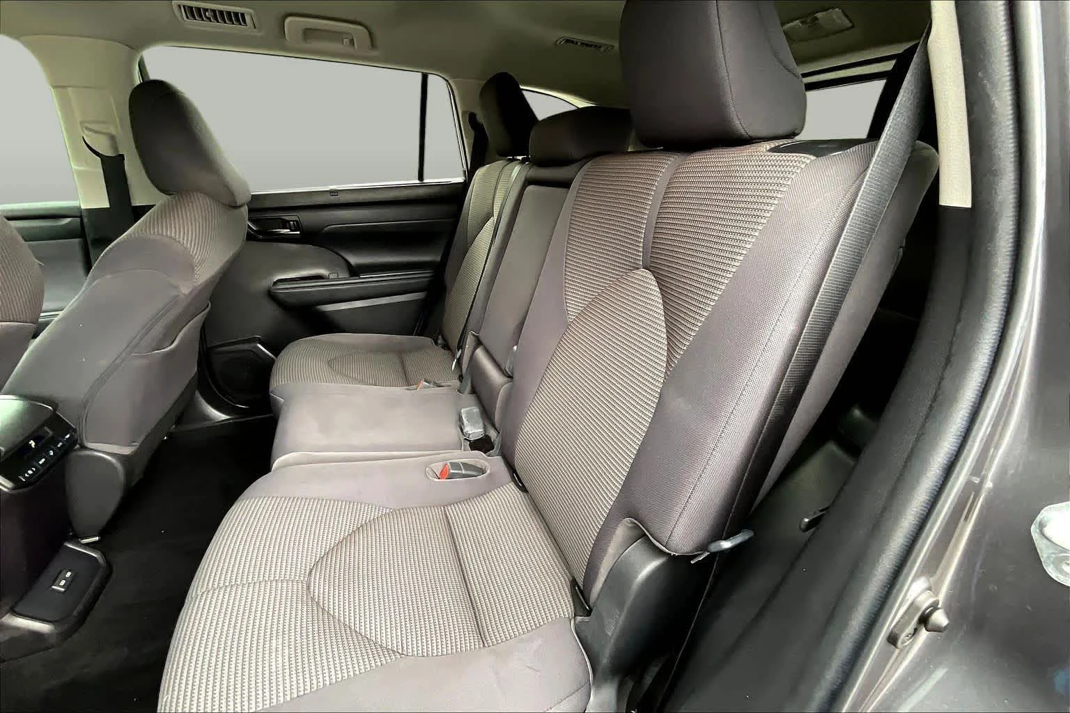 Used 2022 Magnetic Gray Metallic Toyota L image 19
