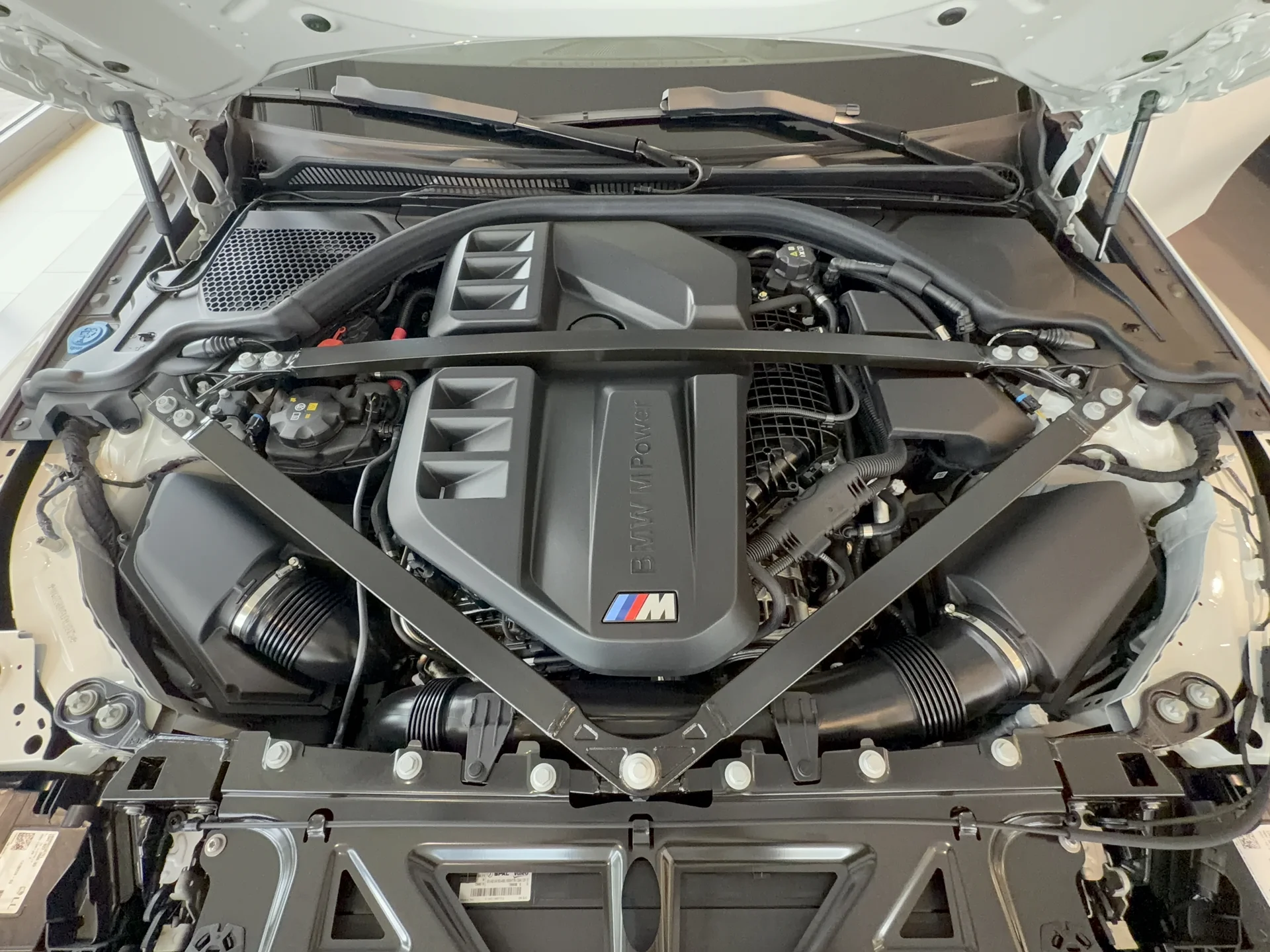 New 2027 Alpine White BMW Competition xDrive image 32