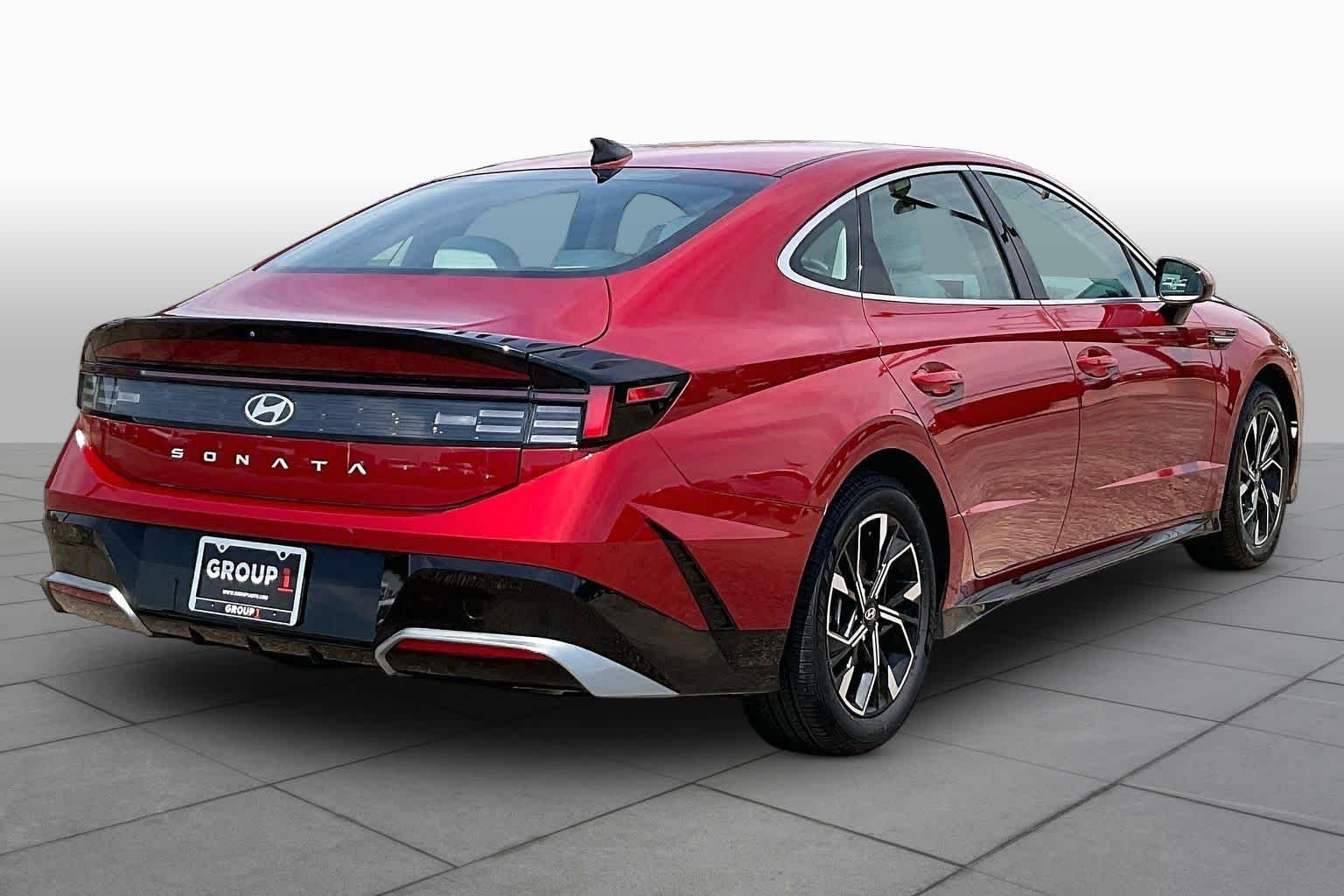 Used 2024 Ultimate red Hyundai SEL image 12