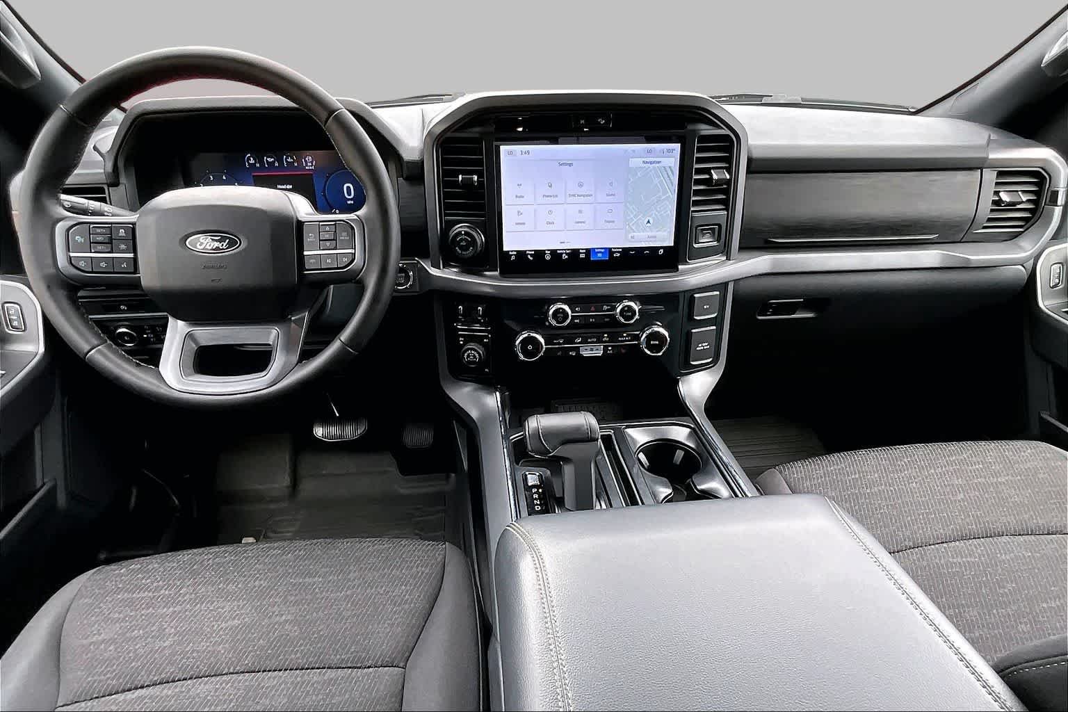 Used 2025 Oxford White Clearcoat Ford XLT image 22