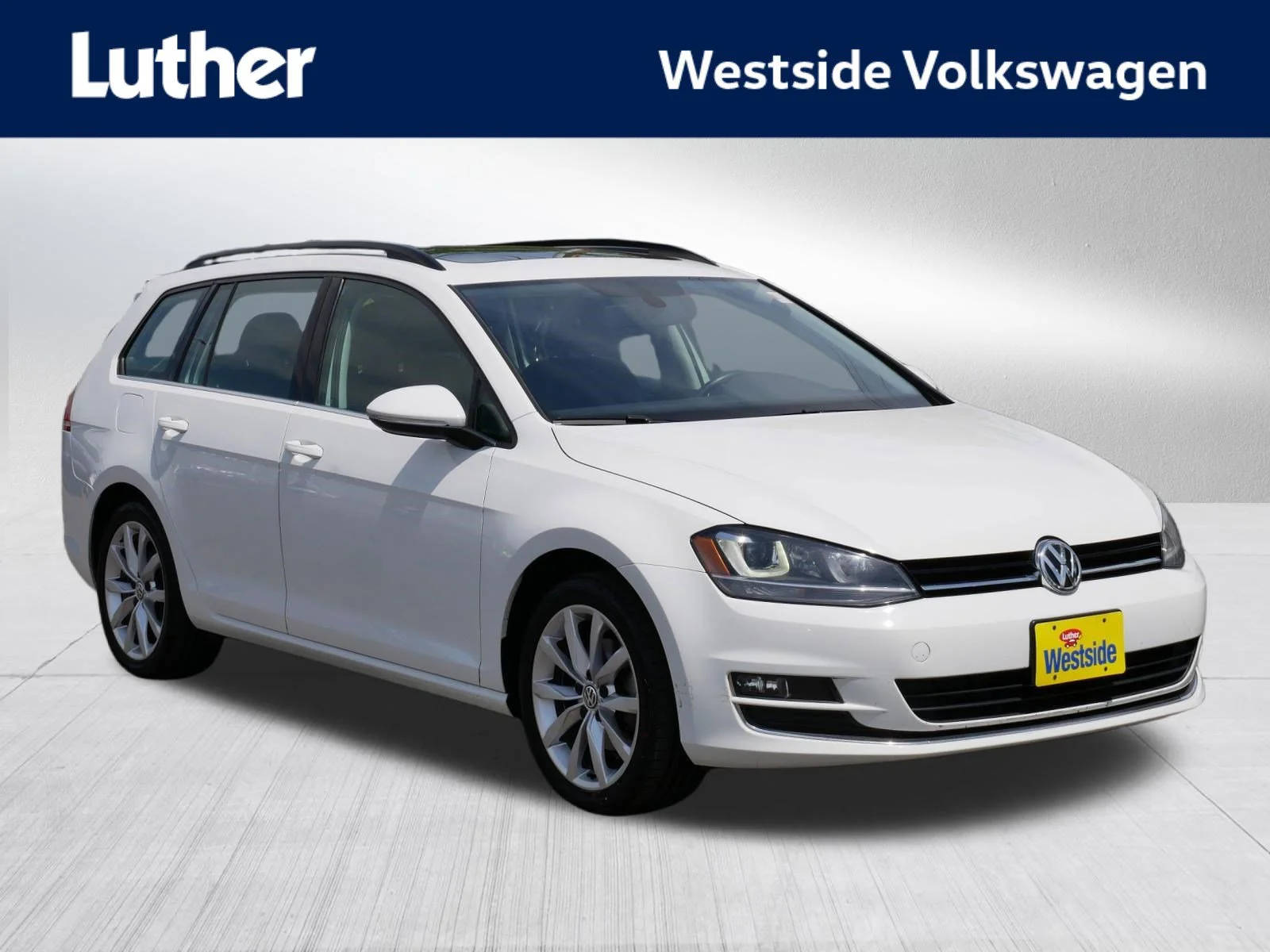 2016 Volkswagen Golf SportWagen TSI SE's photo