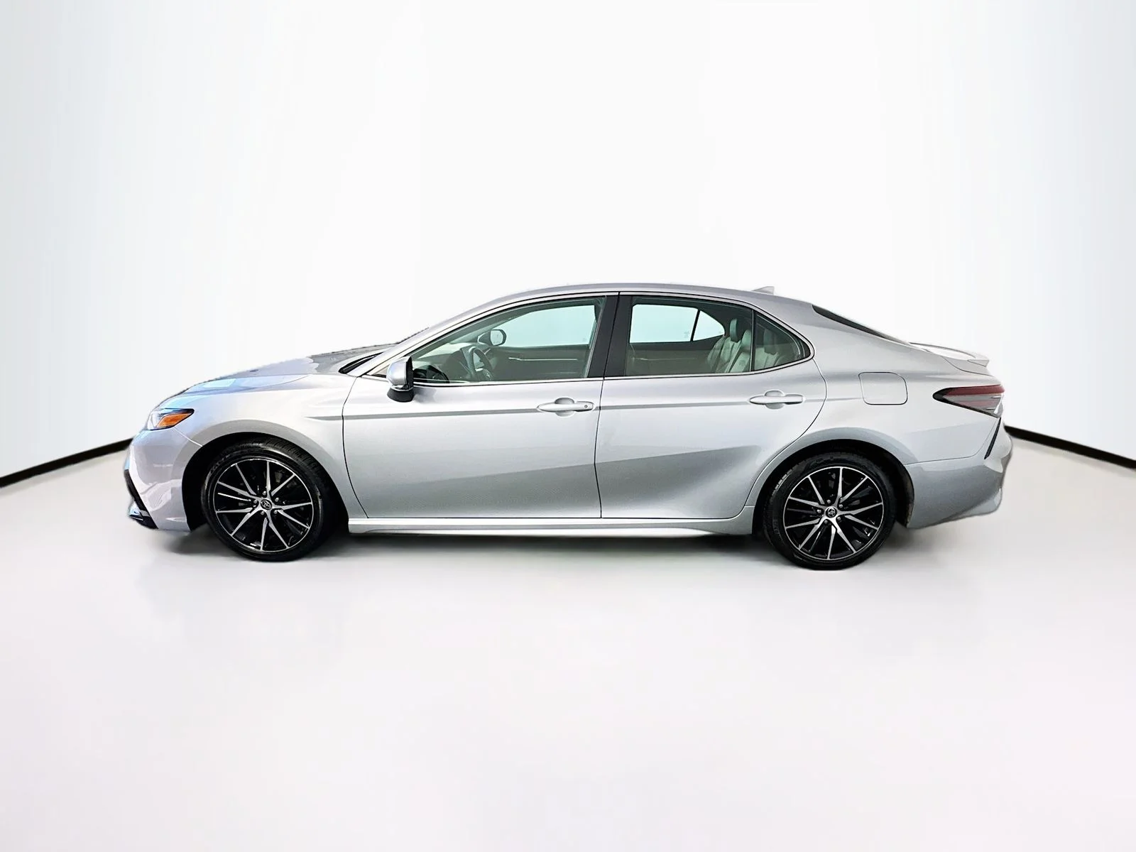 Certified Used 2022 Silver Toyota SE image 4