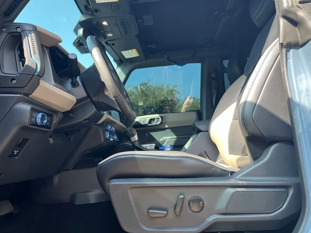 Used 2024 Gray Ford Wildtrak image 9