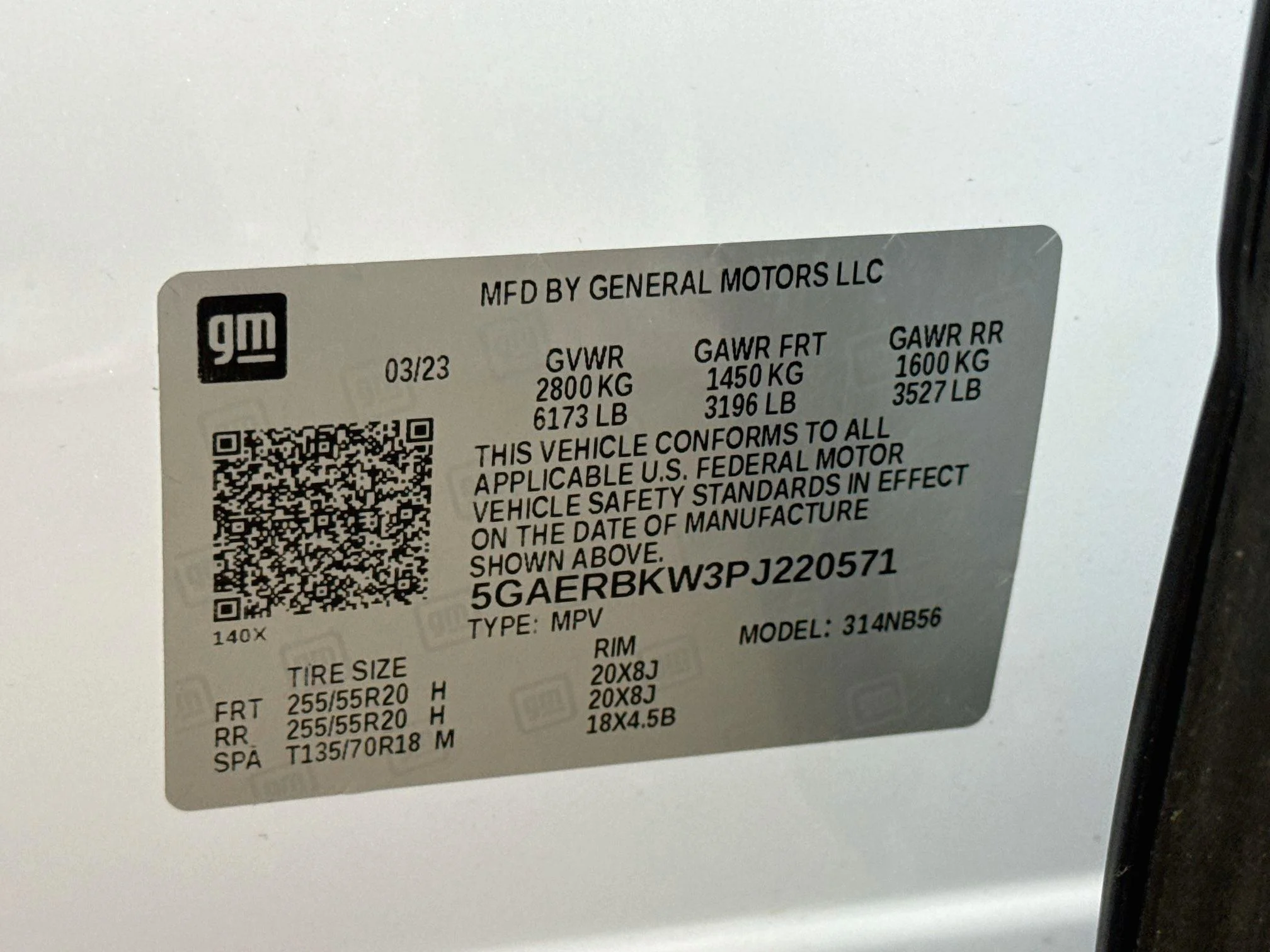 Used 2023 White Frost Tricoat Buick Essence image 35
