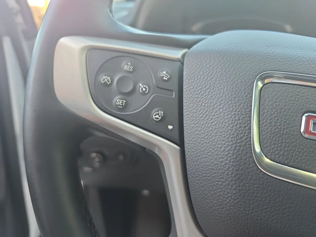 Used 2024 White GMC SLT image 17