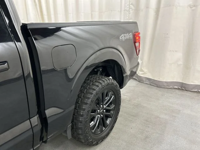 Used 2024  Ford Lariat image 26