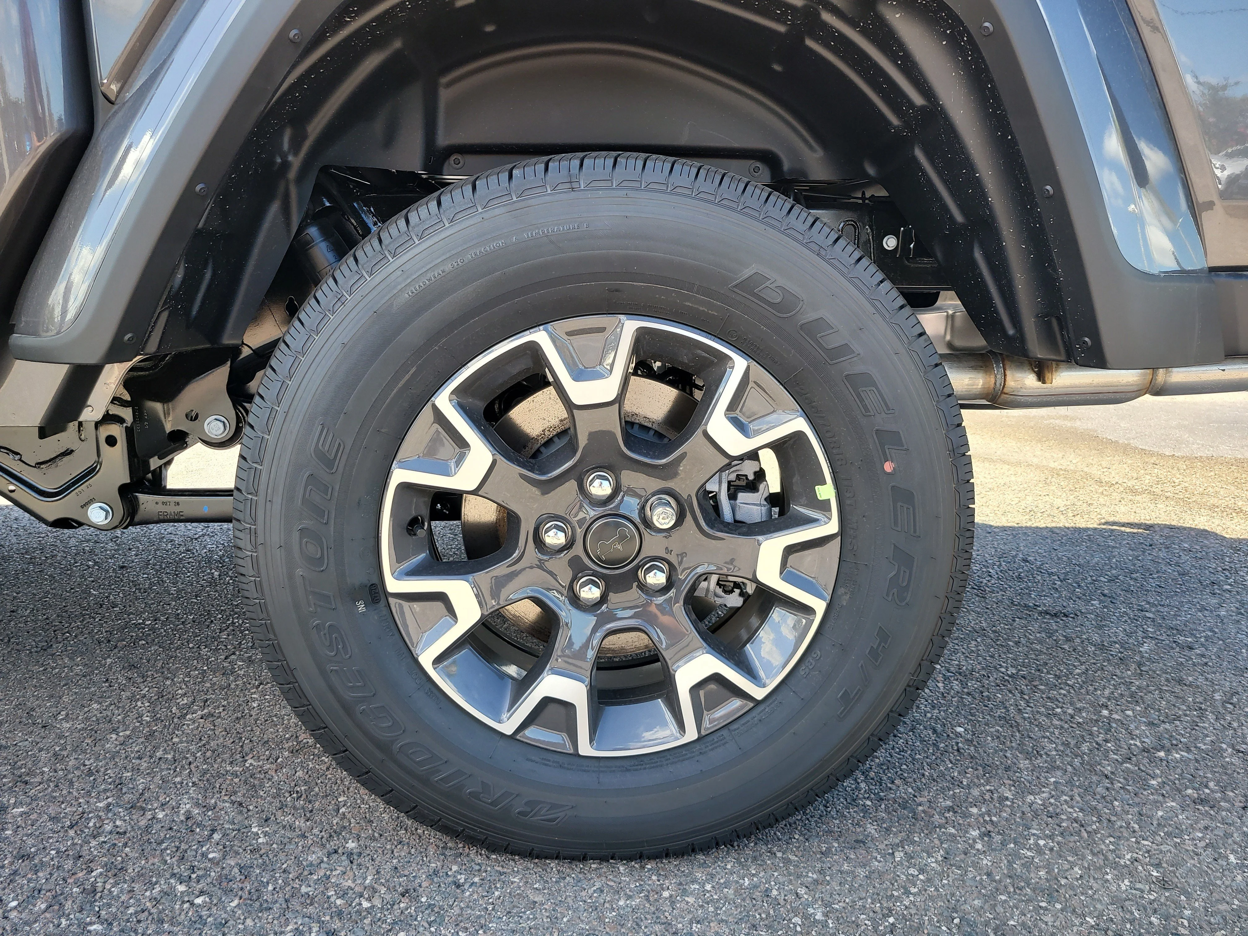 New 2026 Granite Crystal Metallic Clearcoat Jeep Sahara image 9