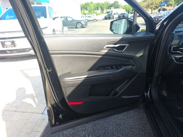 Used 2023 Black Kia X-Line image 12