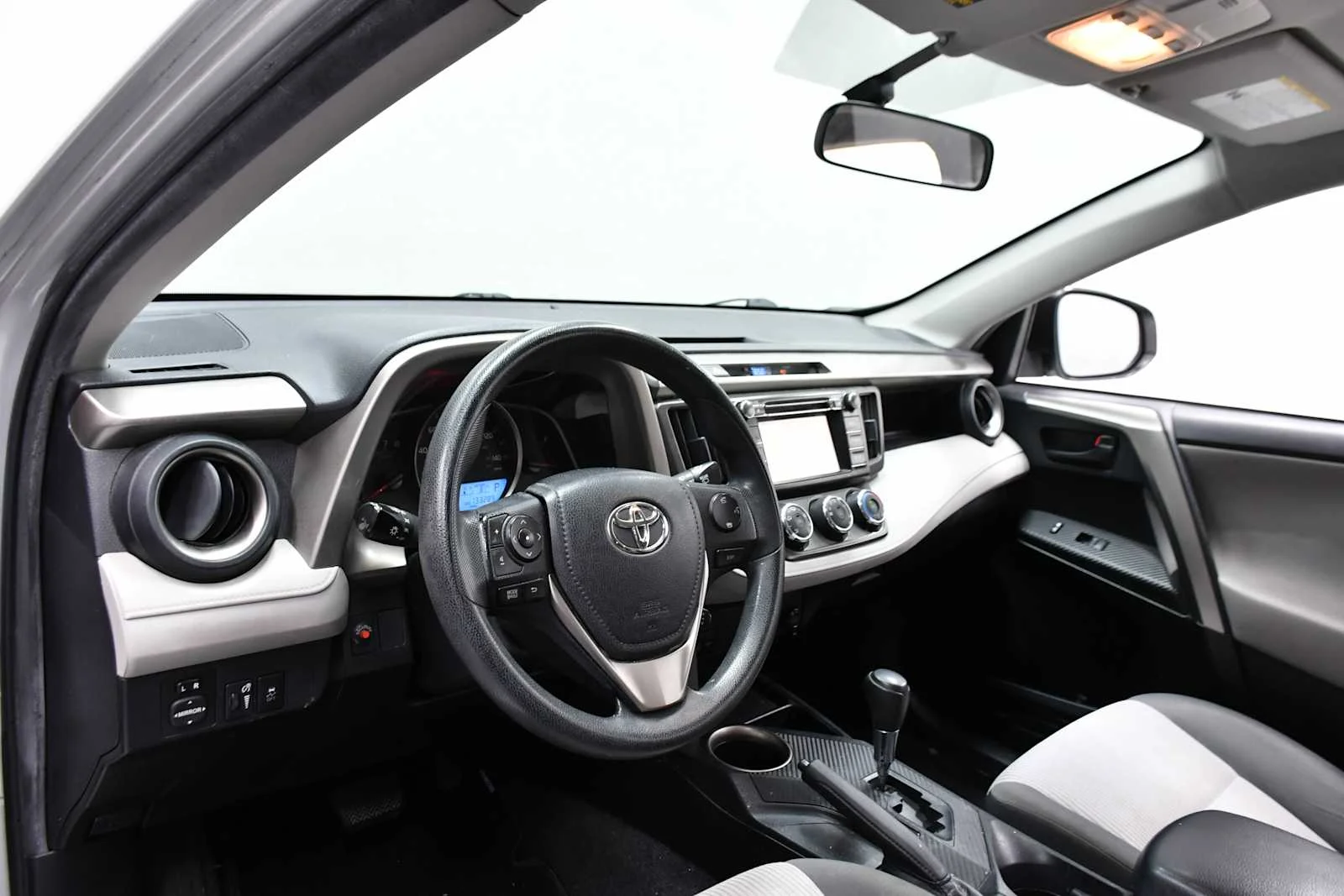 Used 2015 Classic Silver Metallic Toyota LE image 15