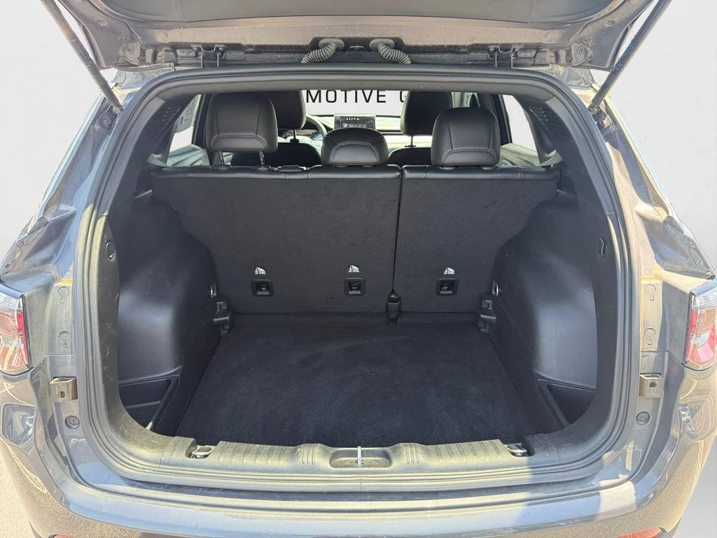 Used 2024 Gray Jeep Latitude image 12