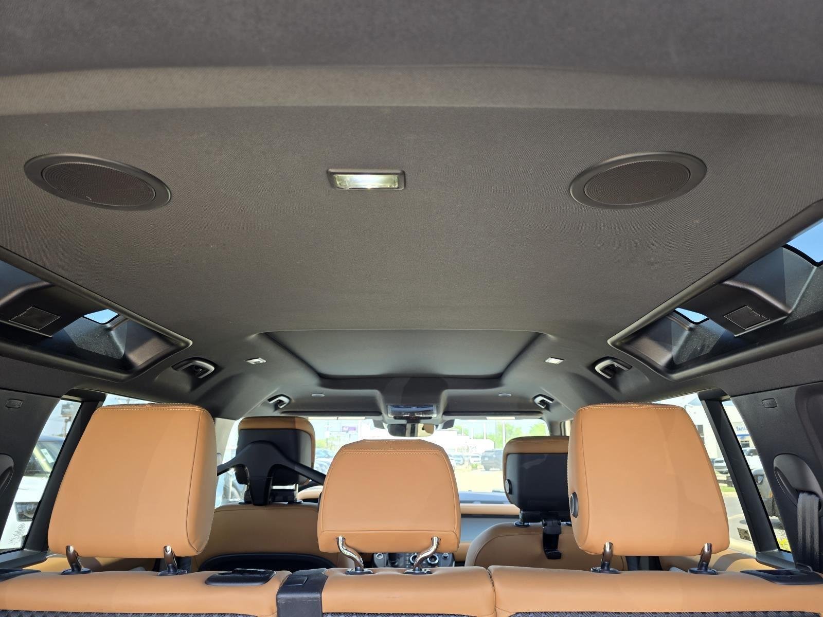 Used 2024 Fuji White Land Rover SE image 32