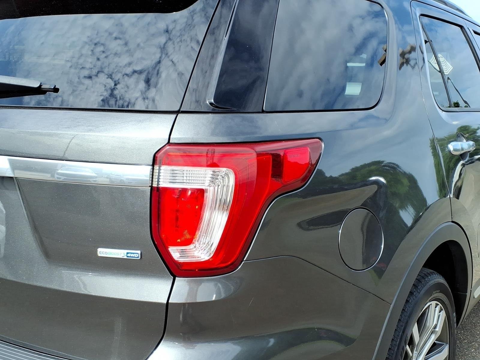 Used 2018 Magnetic Metallic Ford Platinum image 18