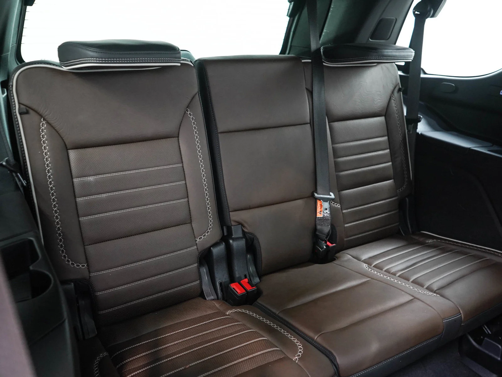 Used 2025 White Frost Tricoat GMC Denali Ultimate image 15