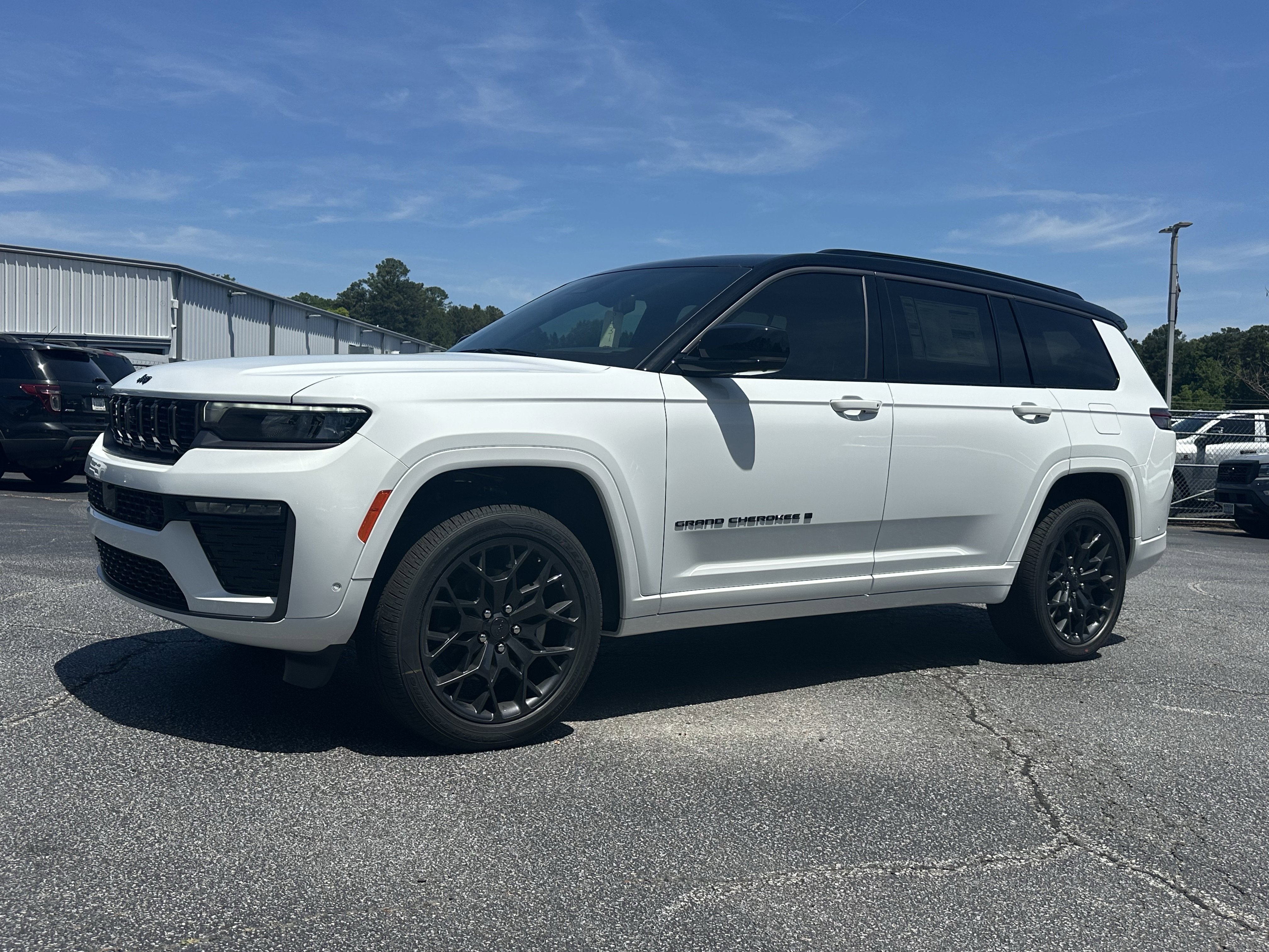 New 2026 Bright White Clear-Coat Exterior Paint Jeep Summit image 4