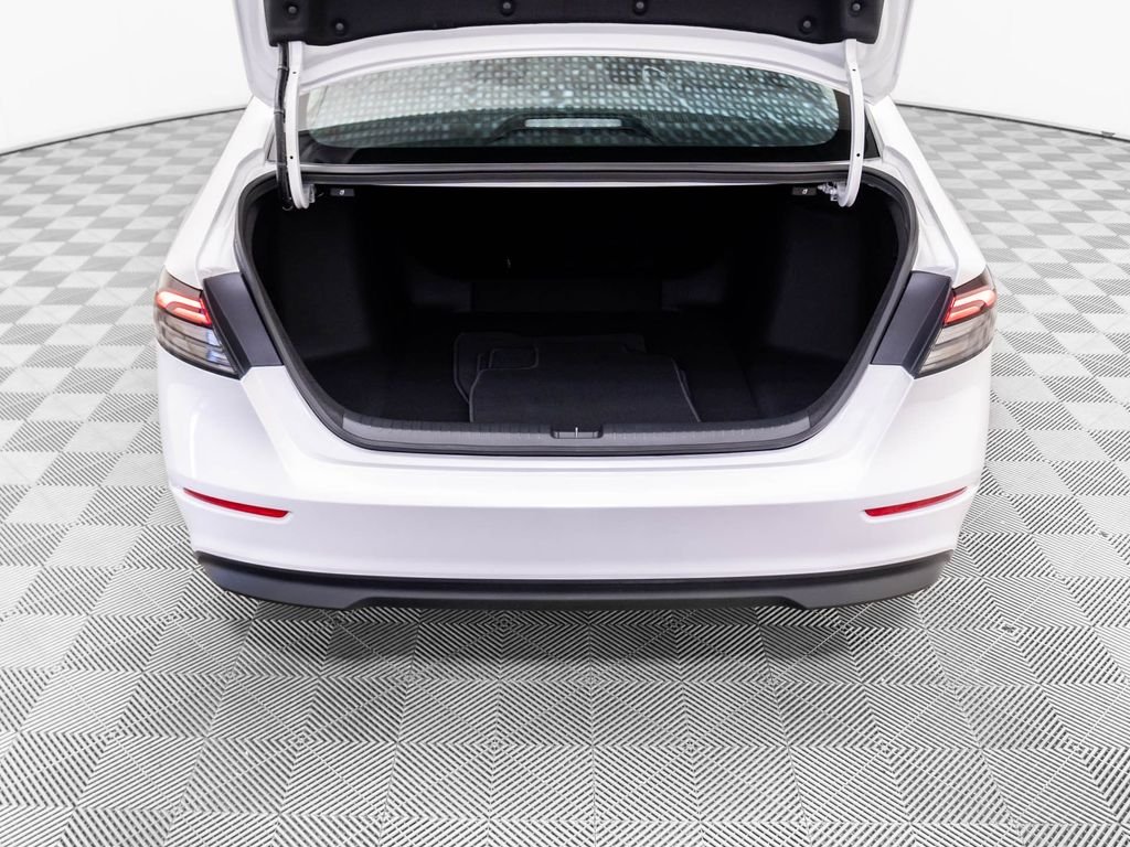 New 2026 Platinum White Pearl Honda SE image 31