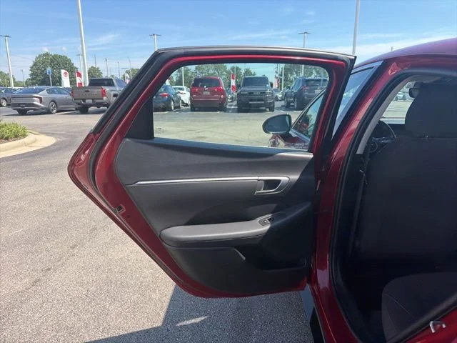 Used 2025 Red Hyundai SEL image 16
