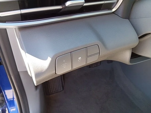 Used 2025 Blue Hyundai SEL Convenience image 11
