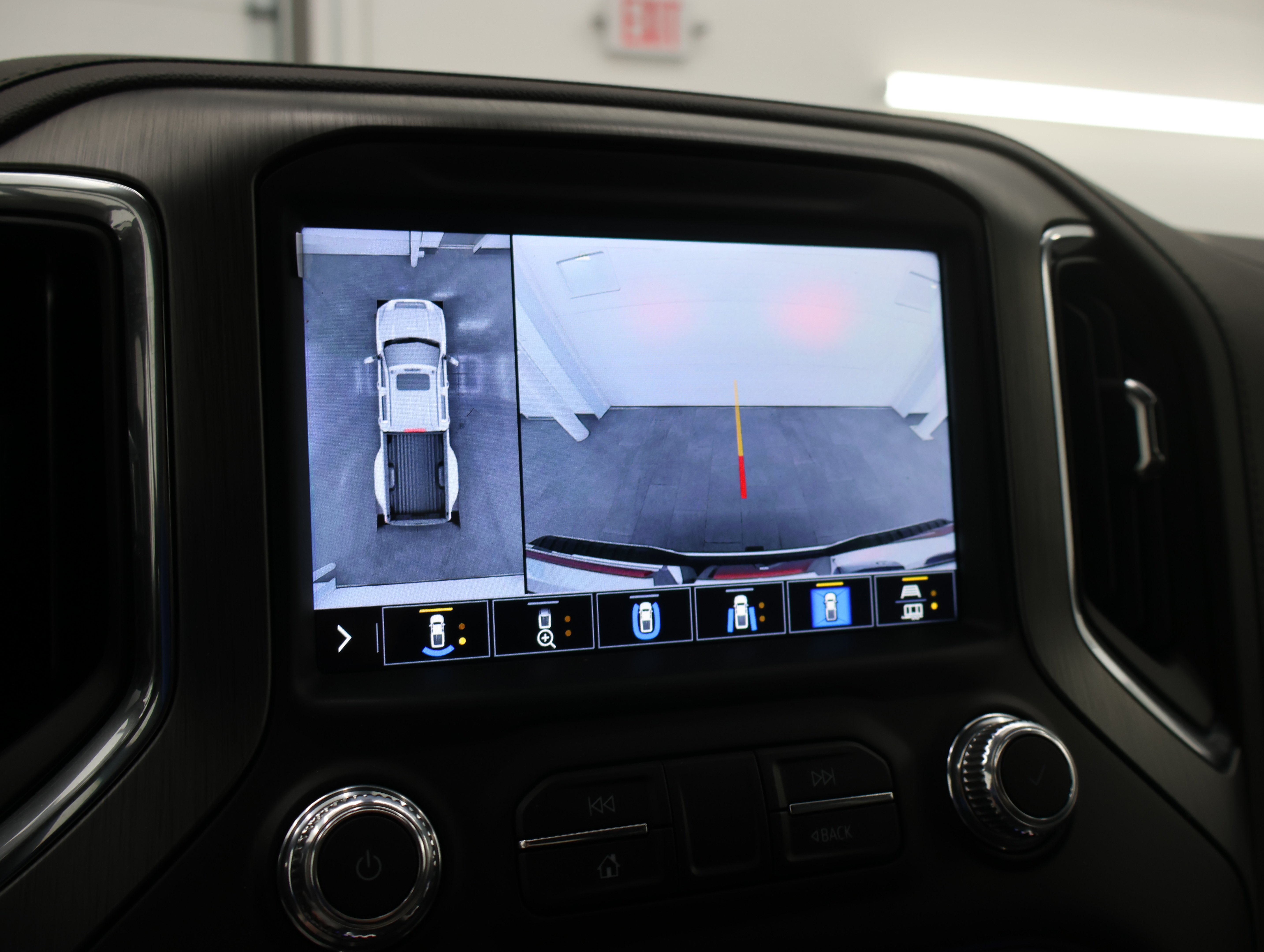 Used 2022 White Frost Tricoat GMC 4x4 Crew Cab Denali DRW: CREW-LONG-DRW-DENALI ULTIMATE-NAV-MOON-360 CAM-DIESEL-1 OWNER image 17