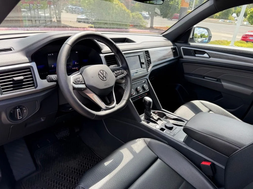 Used 2023 Pure White Volkswagen 2.0T SE image 16
