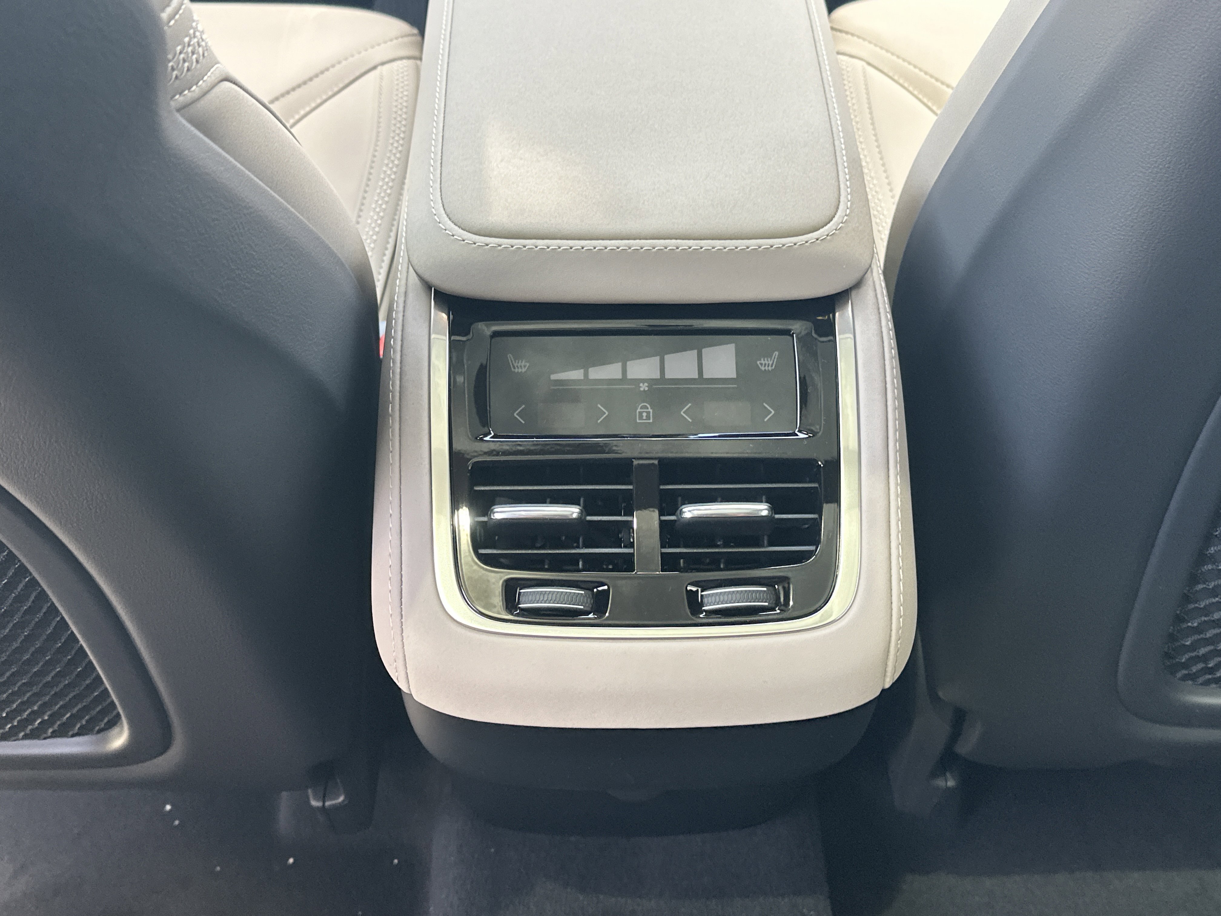 New 2026 Crystal White Volvo Plus image 12