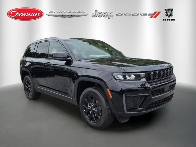 New 2026 Diamond Black Crystal Pearl-Coat Exterior Paint Jeep Laredo Altitude image 1