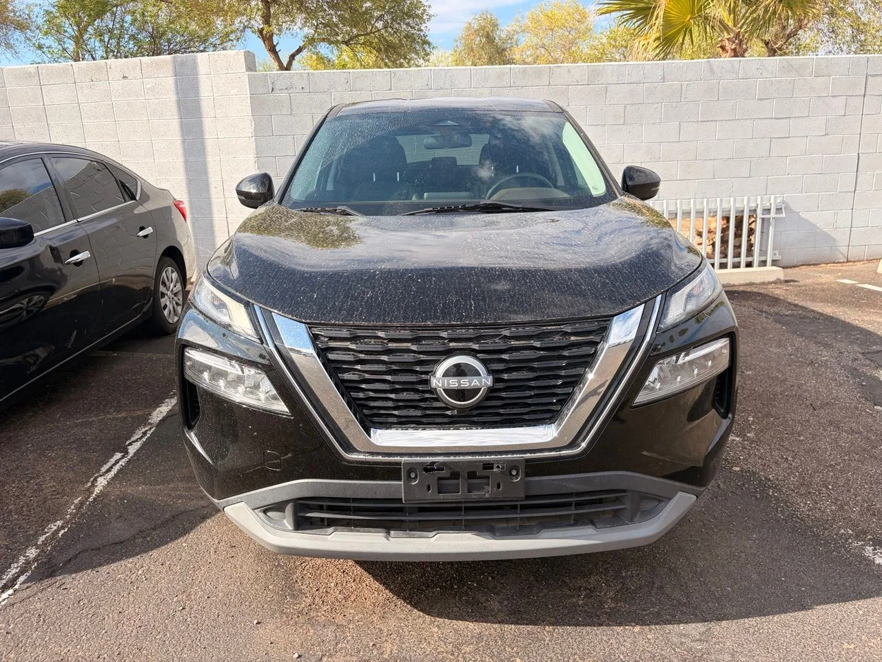Used 2022 Super Black Nissan SV image 2