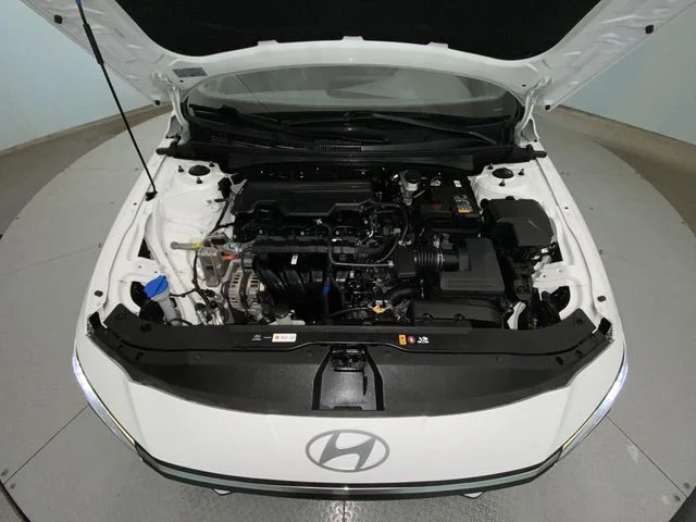 Used 2024 White Hyundai SEL image 25