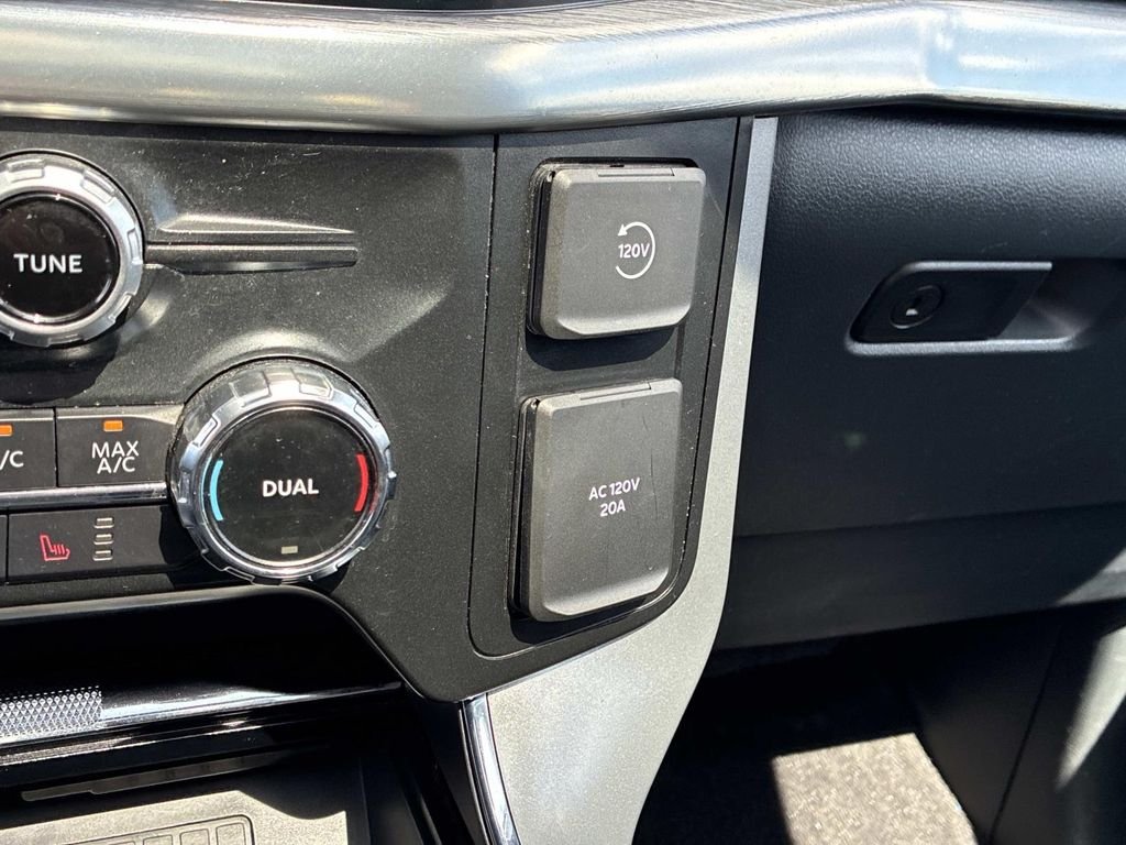Used 2022 White Ford Lariat image 36