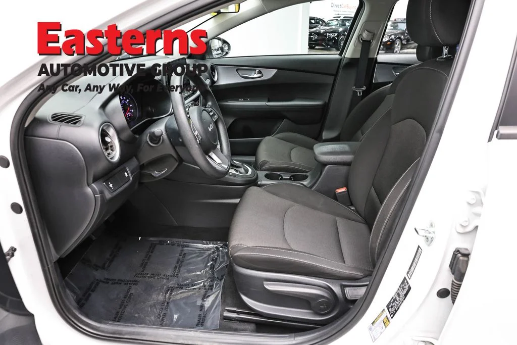 Used 2022 White Kia LXS image 13