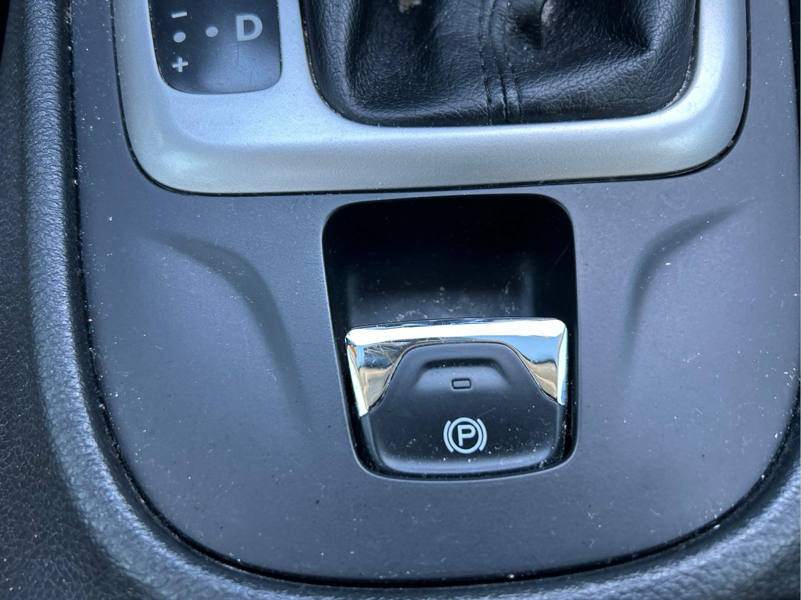 Used 2015 White Jeep Sport image 31