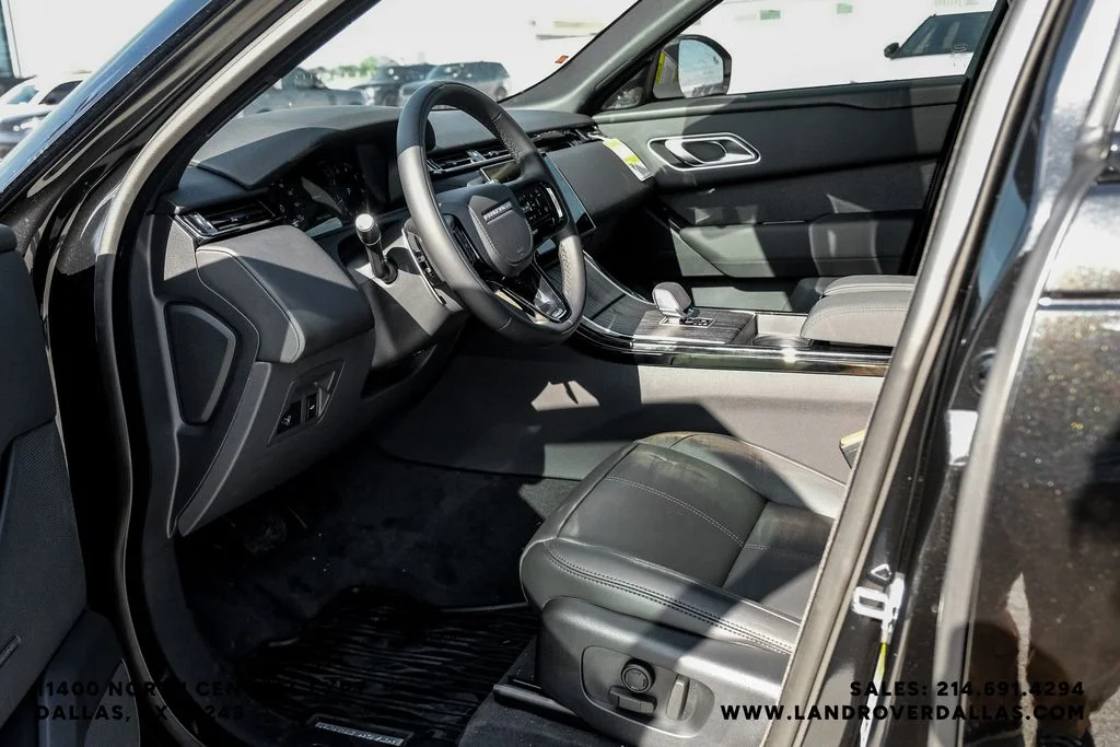 New 2026 Santorini Black Metallic Land Rover S image 2