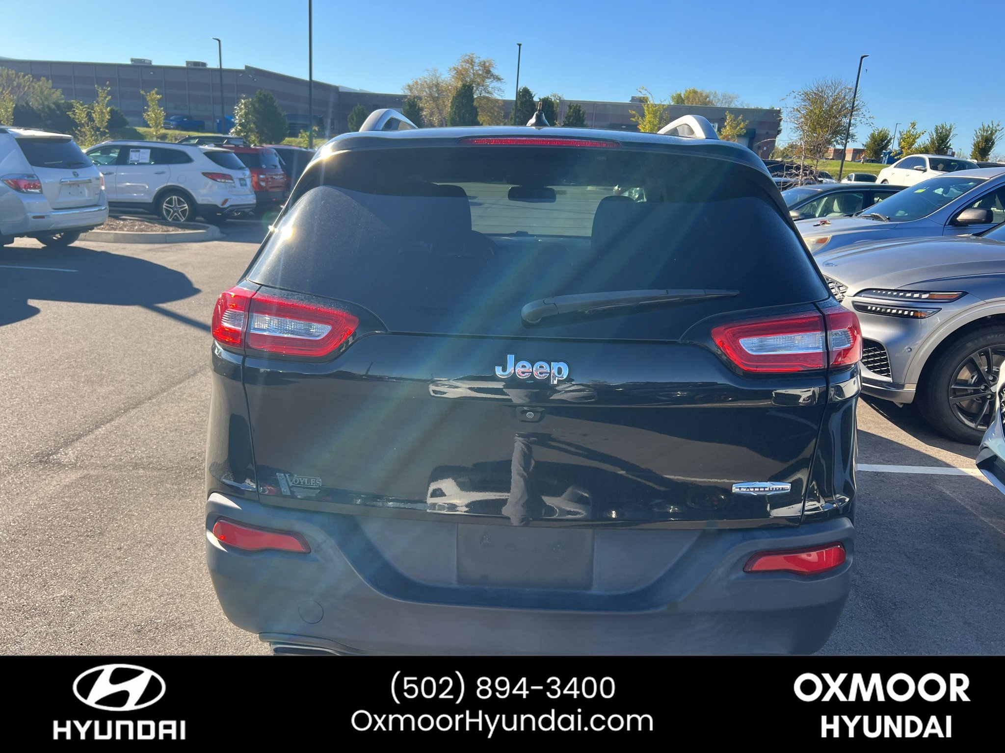 Used 2017 Diamond Black Crystal Pearlcoat Jeep Latitude image 15