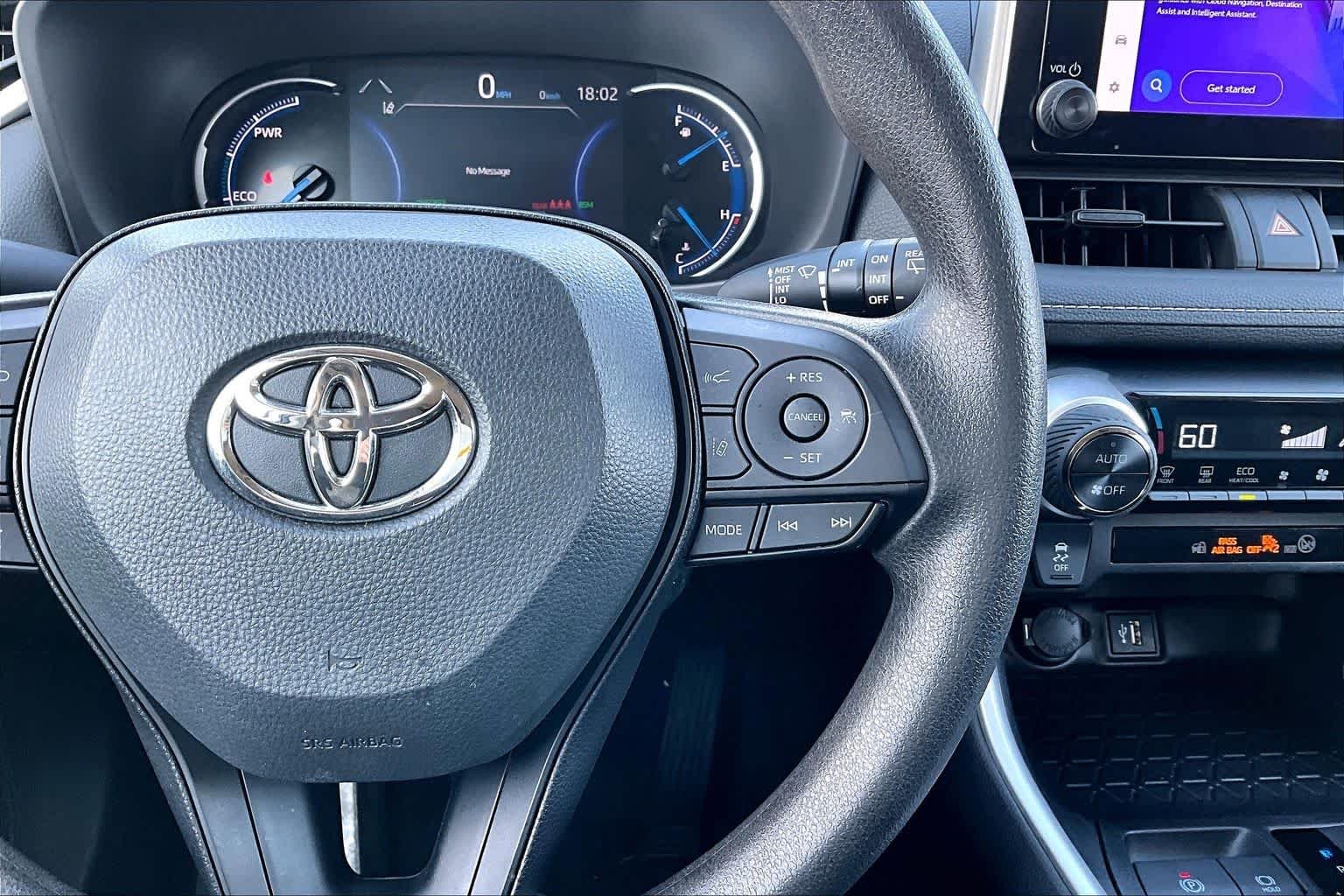 Used 2025 Ice Cap Toyota Hybrid XLE image 24