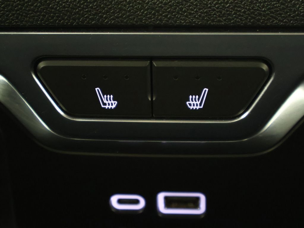 Used 2024 White GMC Denali image 47