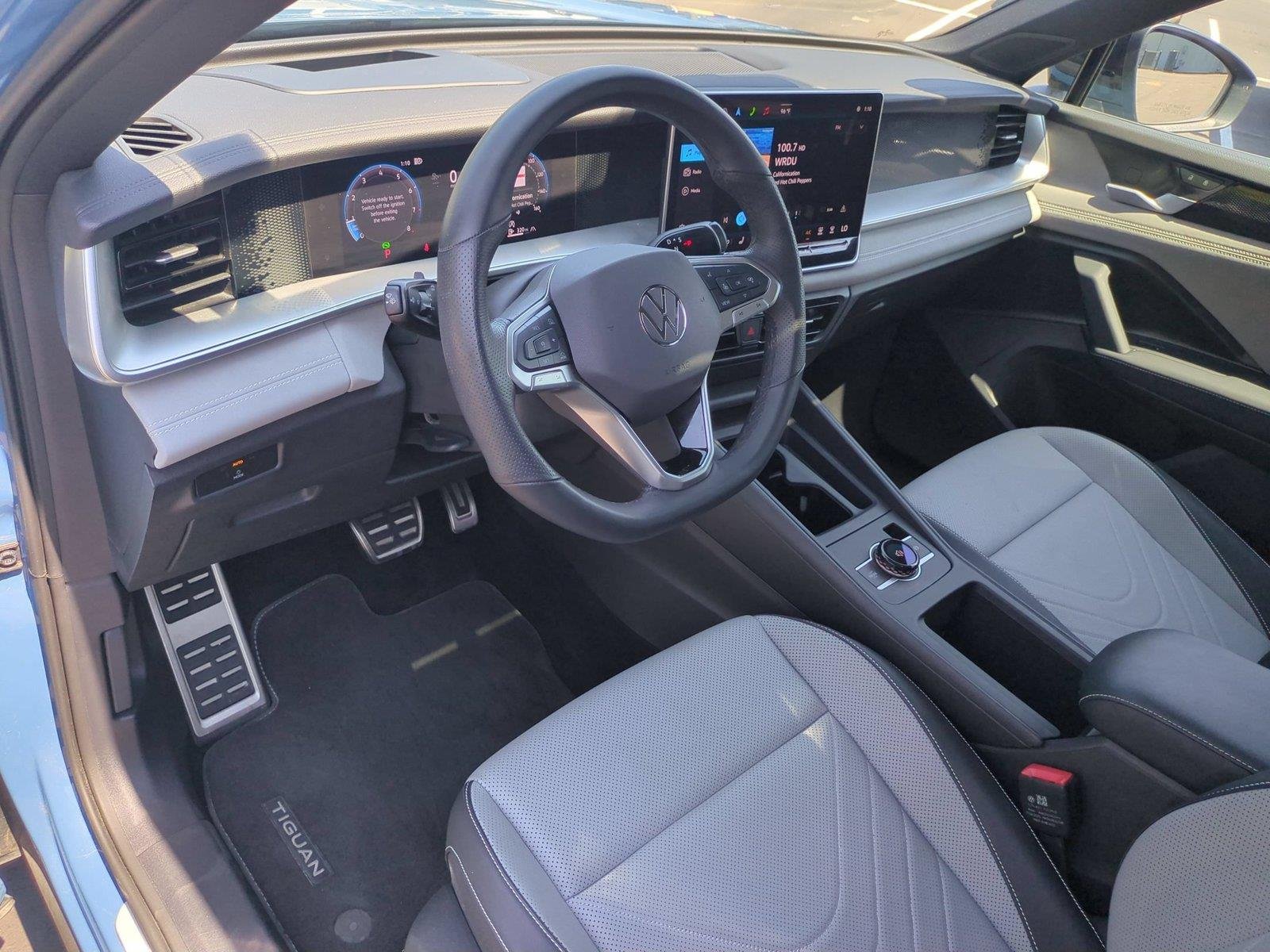 Used 2025 Monterey Blue Pearl VOLKSWAGEN SERBLK image 19