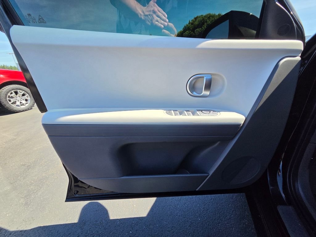 Used 2024 Black Hyundai SEL image 11