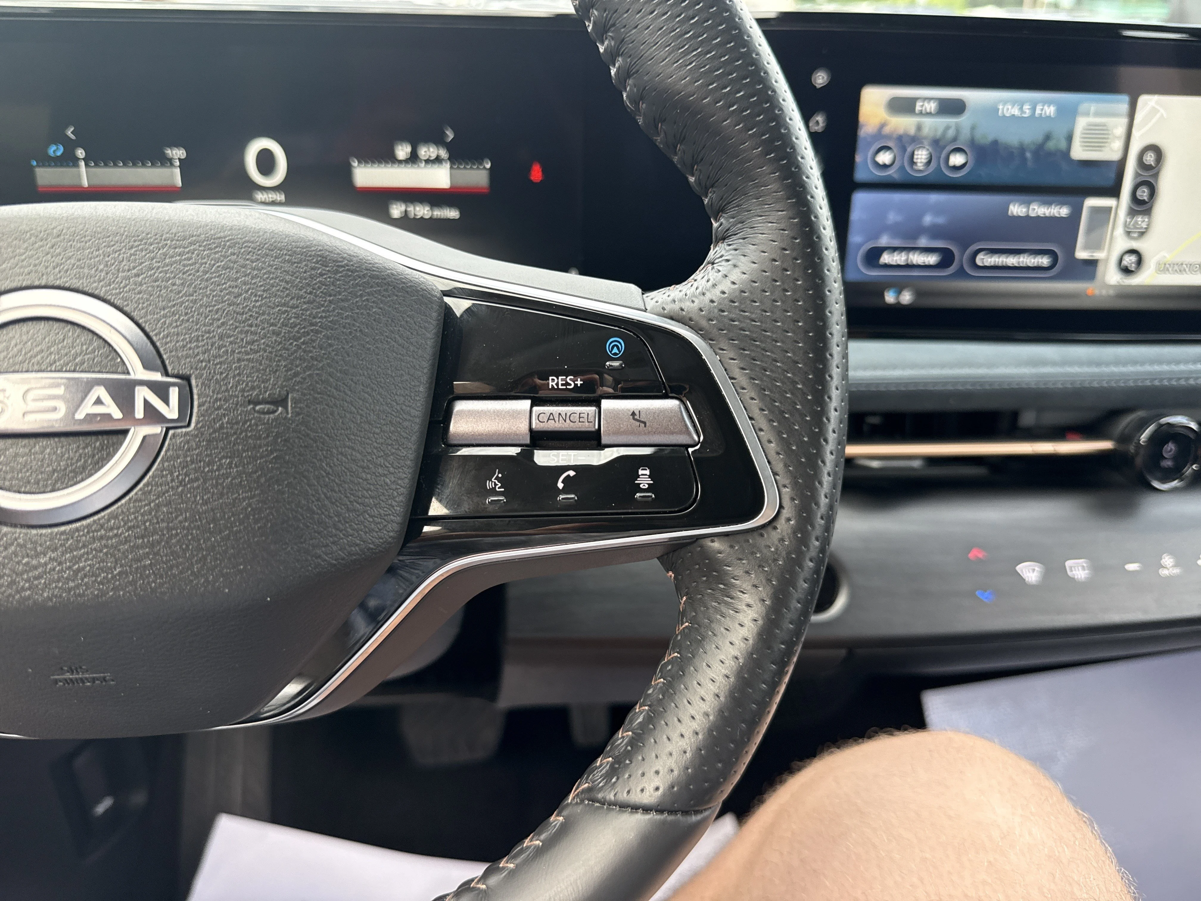 2023 Nissan Ariya Platinum+ - Photo 18