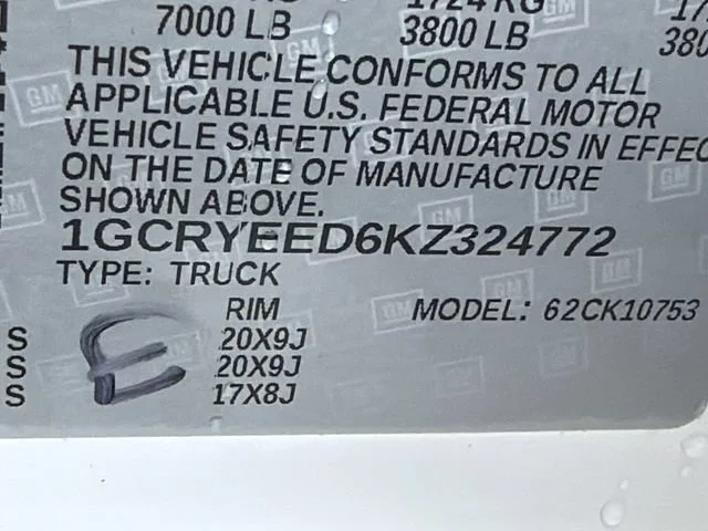 Used 2019 SUMMIT WHITE Chevrolet RST image 31