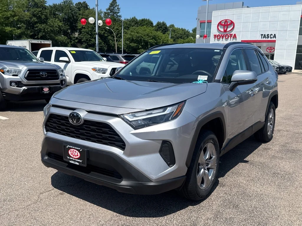 Used 2025 Silver Toyota XLE image 3