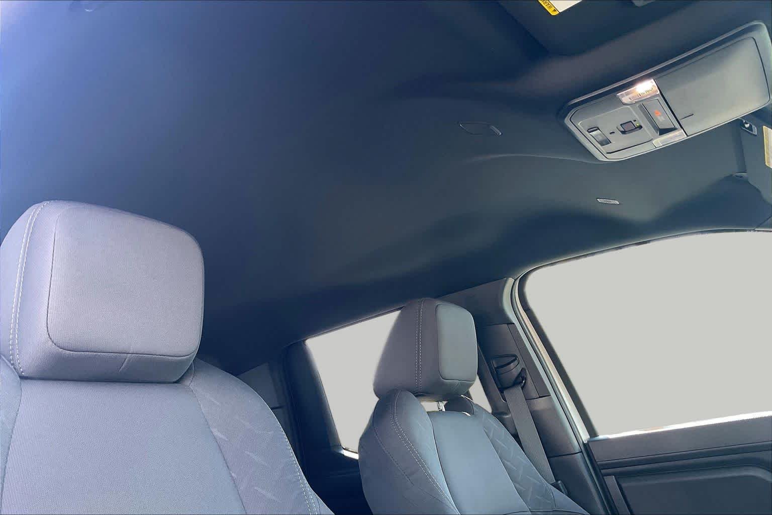 Used 2025 Ice Cap Toyota SR5 image 13