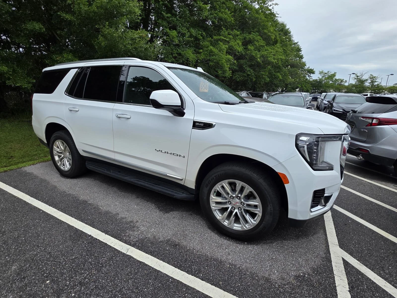 2024 GMC Yukon 4WD SLT's photo