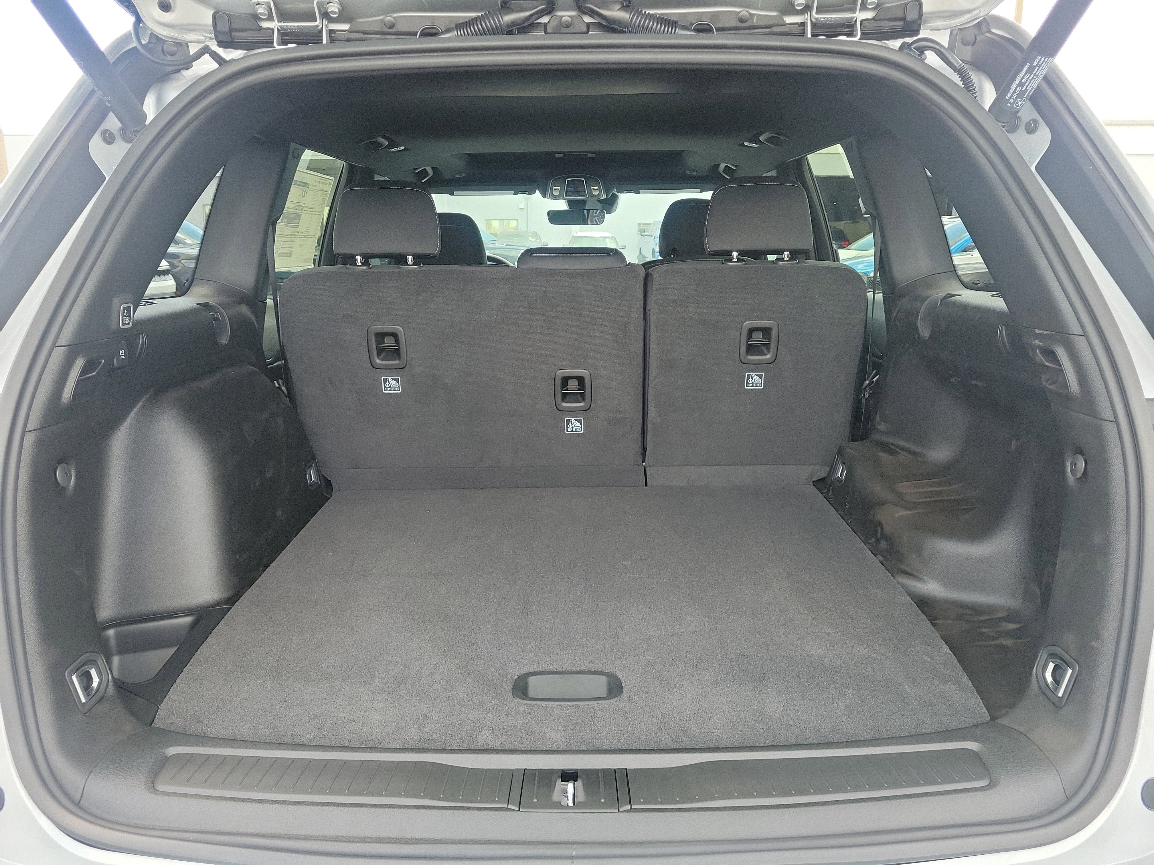 New 2026 Silver Zynith Exterior Paint Jeep Laredo X image 7