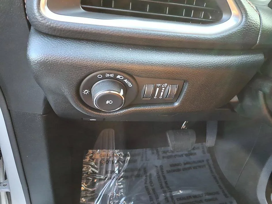 Used 2026 Silver Chrysler Pinnacle image 13