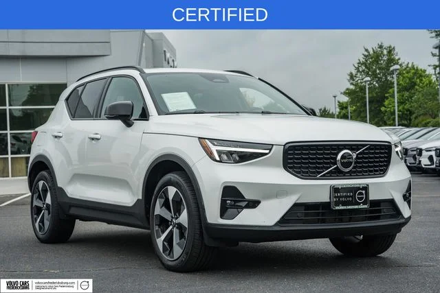 2023 Volvo XC40 B5 Plus Dark AWD's photo