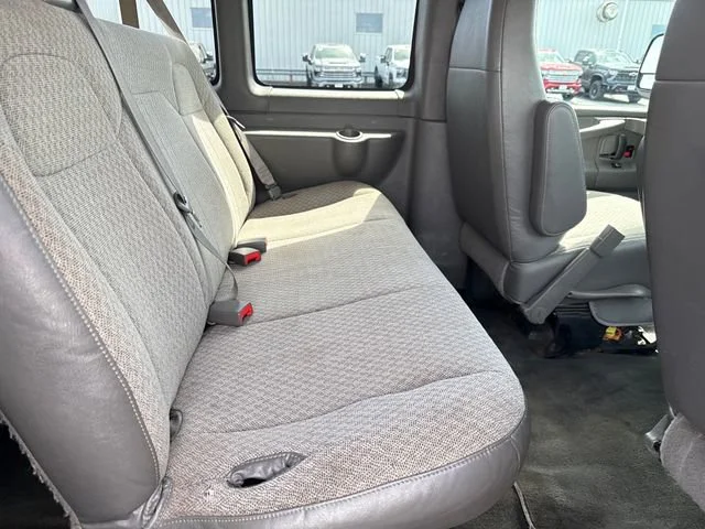 Used 2015 SUMMIT WHITE Chevrolet LT image 28