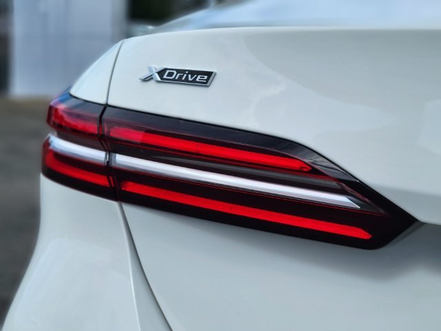 New 2027 White BMW 530i xDrive image 10