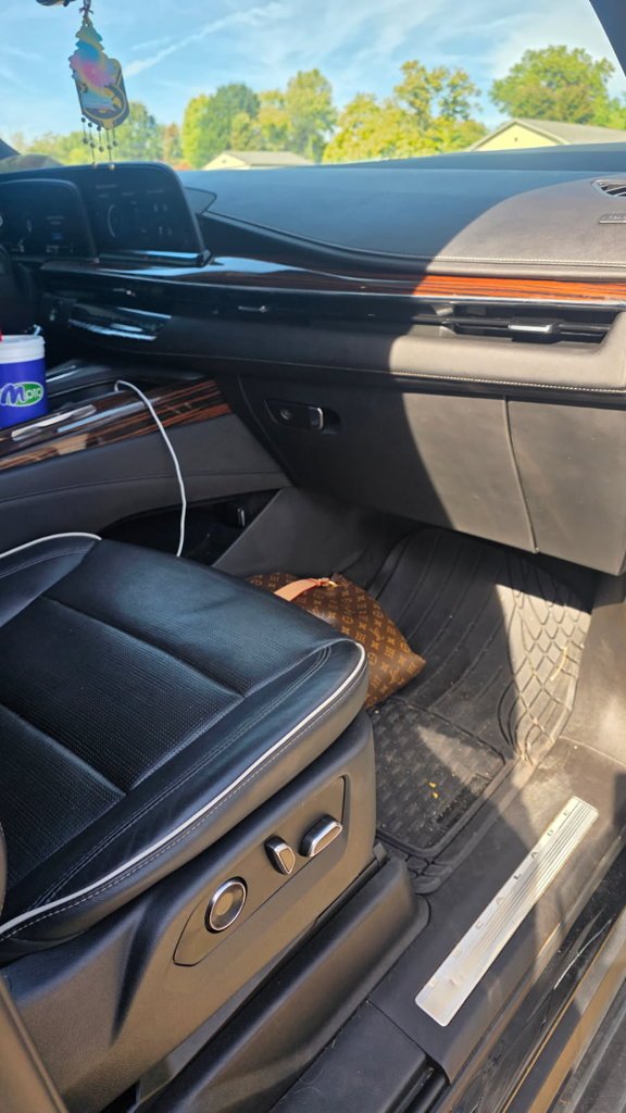 Used 2021 Black Cadillac Premium Luxury image 8