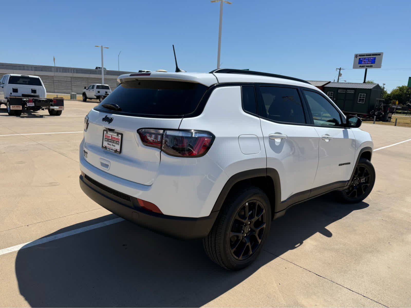 New 2026 Bright White Clearcoat Jeep Latitude Altitude image 6